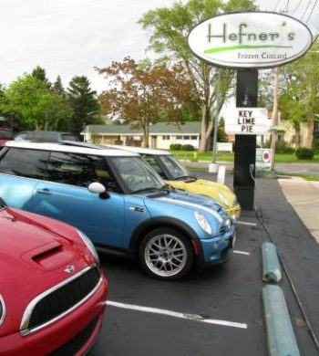 Bessie meets up with the Milwaukee Minis at Hefner's Custard in Cedarburg.