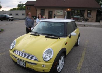 Bessie and the girls take a drive through the country to The Flavour House.