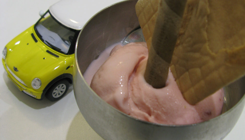 I tried strawberry cream. It was delicious!