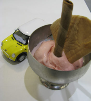 I tried strawberry cream. It was delicious!