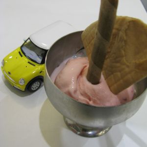 I tried strawberry cream. It was delicious!